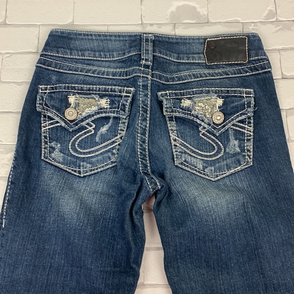 Silver Jeans Suki Flap Capri crop Jeans. 27. Darker wash. Distressed. Sequins - Picture 3 of 15